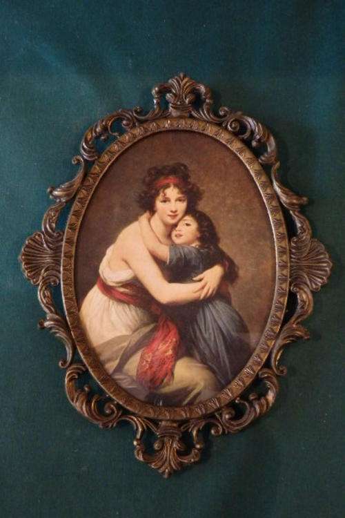 AN EXQUISITE ITALIAN MADE ANTIQUE STYLE BRASS FRAME WITH A MOTHER AND CHILD PRINT