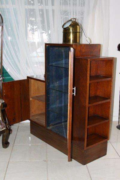 AN EXQUISITE 'ARTDECO' STYLE 3-TIER DISPLAY CABINET WITH GLASS DOOR - STUNNING FURNITURE!!!