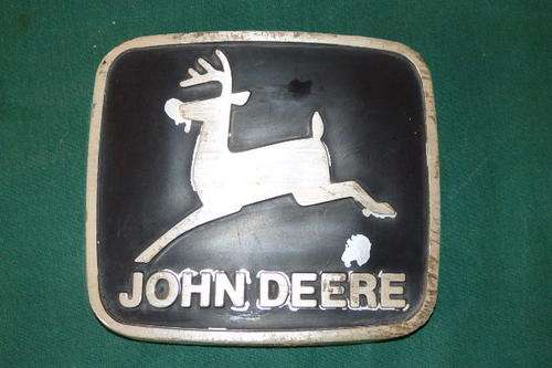AN AWESOME VINTAGE JOHN DEERE ALUMINIUM BADGE THAT WAS USED ON THEIR TRACTORS