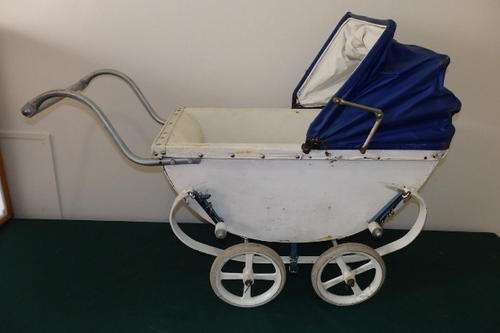 AN INCREDIBLE ANTIQUE DOLLS PRAM WITH STEEL CHASSIS AND CASING AND VINYL HOOD