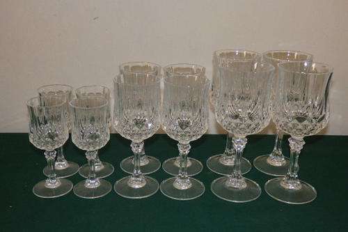 A MAGNIFICENT SET OF 12 LEAD CUT CRYSTAL D'ARQUES LONGCHAMP DIAMAX STEMMED GLASSES
