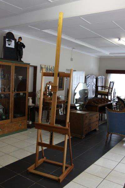 AN AWESOME LARGE STUDIO QUALITY ARTIST OR DISPLAY EASEL IN EXCELLENT CONDITION!!!