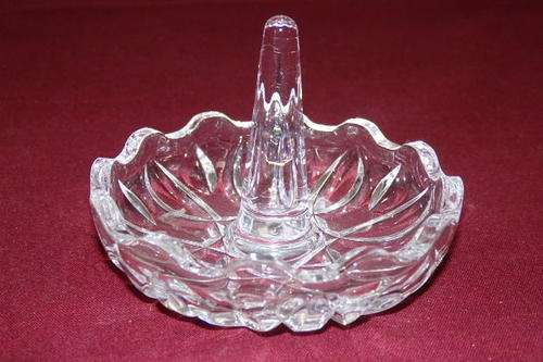 A VERY PRETTY CRYSTAL LADIES DRESSING TABLE RING HOLDER IN EXCELLENT CONDITION