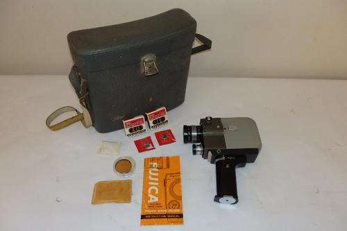 A FANTASTIC VINTAGE (c1965) JAPANESE MADE FUJICA 8 MOVIE CAMERA IN ITS CASE WITH ACCESSORIES