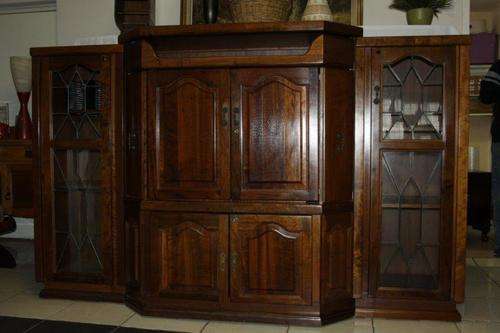 WOW!!! AN EXQUISITE, LARGE TV / DVD / DISPLAY CABINET c/w LEAD GLASS DOORS & STORAGE FOR EVERYTHING!
