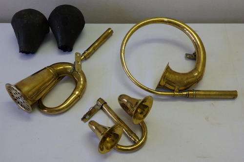 THREE MAGNIFICENT ANTIQUE SOLID BRASS "VINTAGE CAR" HORNS INCLUDING A FORD MODEL-T HORN