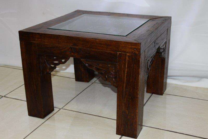 A BEAUTIFUL CARVED OCCASIONAL DISPLAY TABLE OR A CENTRE COFFEE TABLE!!! STUNNING FURNITURE!!!