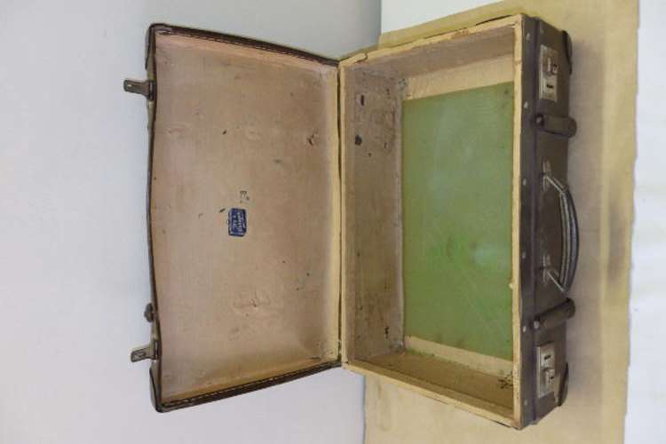 AN AWESOME VINTAGE/ ANTIQUE? PARAGON No. 558 SUITCASE = A STUNNING ORNAMENTAL PIECE