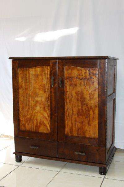 AN AWESOME VINTAGE STORAGE CUPBOARD WITH AMPLE PACKING SPACE & TWO DRAWERS!!! AWESOME FURNITURE!!!