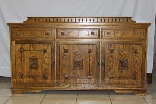 WOW!!! A STUNNING VINTAGE OAK SIDE SERVER IN PRISTINE CONDITION!!! GORGEOUS FURNITURE!!!