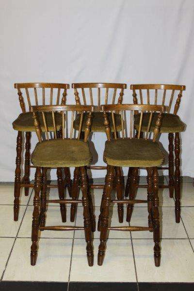 WOW!!! 5 STUNNING SOLID OAK BAR CHAIRS IN GREAT CONDITION FOR THE AGE!!! bid per chair