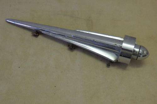 A SPECTAULAR AND VERY SCARCE VINTAGE CHROMED 1948 STUDEBAKER COMMANDER "THE ROCKET" HOOD ORNAMENT