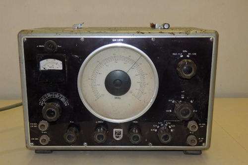 A FANTASTIC VINTAGE (1958) PHILIPS MODEL GM2890 GENERATOR RADIO IN WORKING CONDITION