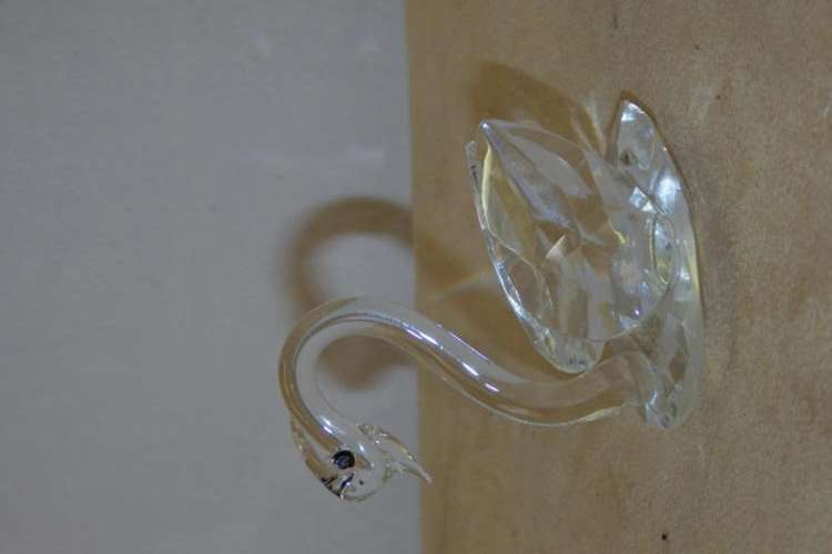 A MAGNIFICENT ORIGINAL SWAROVSKI CRYSTAL SWAN IN FANTASTIC CONDITION