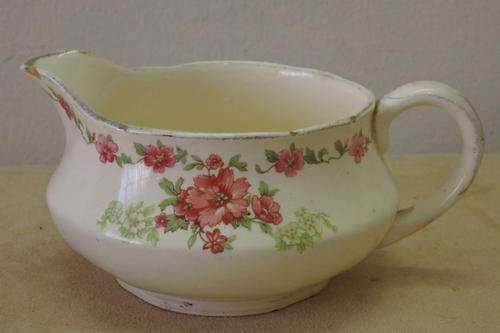 A WONDERFUL OLD VINTAGE ALFRED MEAKIN OF ENGLAND "LARGER" MILK JUG WITH PINK FLOWERS