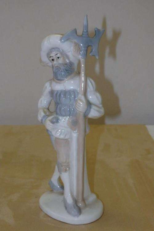 A STUNNING " FRENCH FOREIGN LEGIONARY" PORCELAIN FIGURINE IN PRISTINE CONDITION