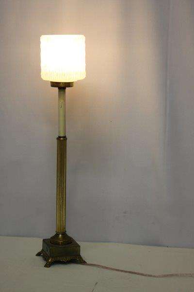 AN EXQUISITE VINTAGE BRASS AND GLASS LAMP IN GREAT CONDITION FOR THE AGE!!!