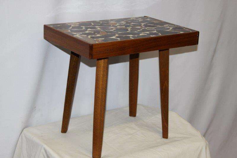 A STUNNING VINTAGE HARDWOOD COFFEE TABLE IN EXCELLENT CONDITION!!! Made by Weatherwood in Nelspruit