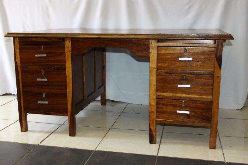 AN EXQUISITE VINTAGE EXECUTIVE DESK WITH 6 DRAWS & 2 EXTENDABLE SHELVES - STUNNING FURNITURE!!!