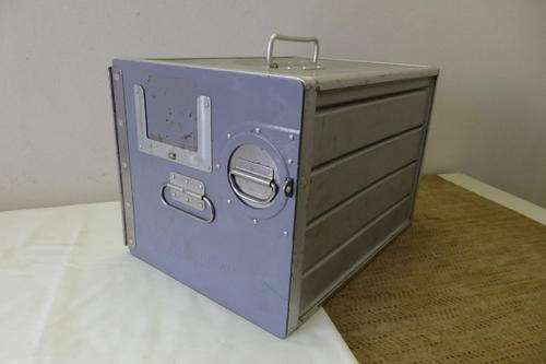 A FANTASTIC AND VERY COLLECTABLE SOUTH AFRICAN AIRWAYS 4 TRAY LOCKABLE FOOD CARRIER/ STORAGE UNIT