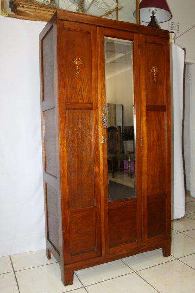 AN EXQUISITE OLD TEAK CENTRE DOOR OU JONGMANS WARDROBE IN FANTASTIC CONDITION c/w AMAZING DETAIL!!!