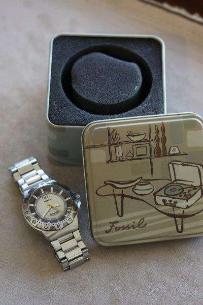 WOW!! A STUNNING LARGE HEAVY FOSSIL BLUE MENS WRIST WATCH IN THE ORIGINAL BOX!!!