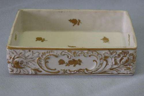 A STUNNING VINTAGE GERMAN MADE DRESDEN HAND PAINTED WHITE PORCELAIN CANDY PLATE WITH GOLD DETAILING