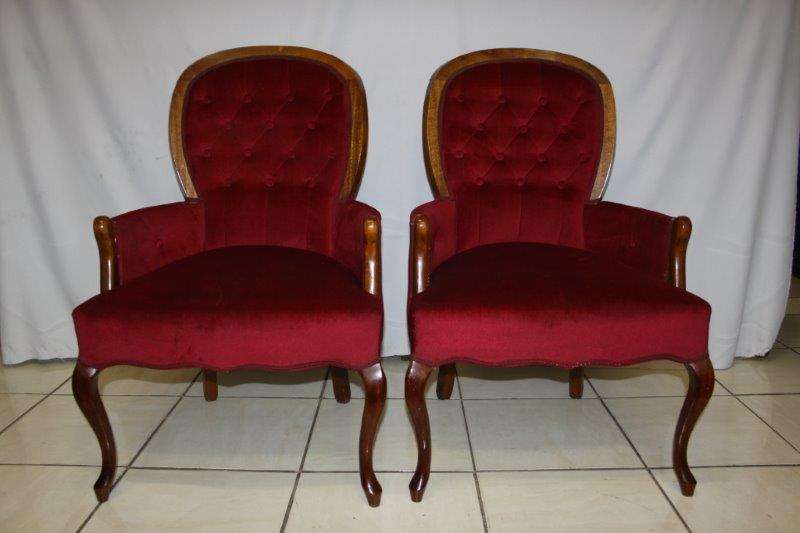 WOW!!! TWO STUNNING VINTAGE DEEP BURGANDY QUEEN ANNE CHAIRS IN FANTASTIC CONDITION!!! bid/chair