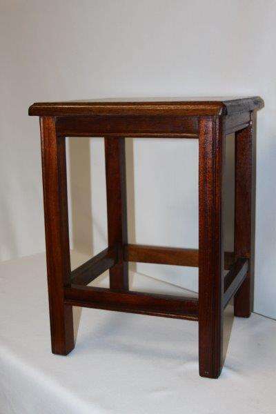 A BEAUTIFUL SIMPLE RETRO SOLID TEAK COFFEE SIDE TABLE IN EXCELLENT CONDITION!!!!