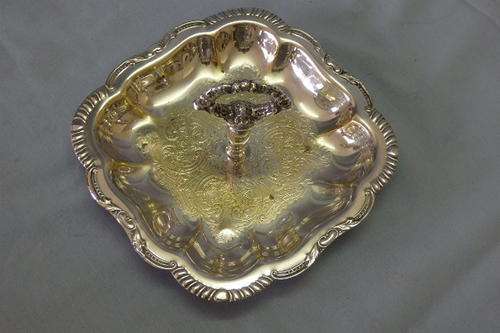 AN AWESOME VINTAGE "SQUARE" SINGLE TIER SILVER PLATED BONBON/ PASTRY TRAY WITH A HANDLE
