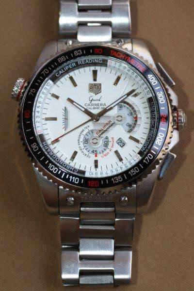 WOW! A STUNNING GENTS WRIST WATCH IN EXCELLENT WORKING CONDITION & IN A GIFT BOX! CLASSY & STYLISH!