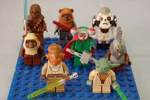 A STUNNING COLLECTION OF 8 ASSORTED COLLECTABLE LEGO STAR WARS "CREATURES" FOR YOUR LEGO COLLECTION