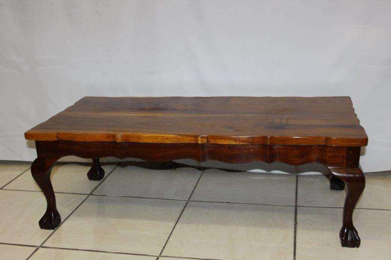 AN EXQUISITE UNIQUE CARVED KIAAT BALL & CLAW COFFEE TABLE WITH STUNNING DETAIL! EXCELLENT CONDITION!