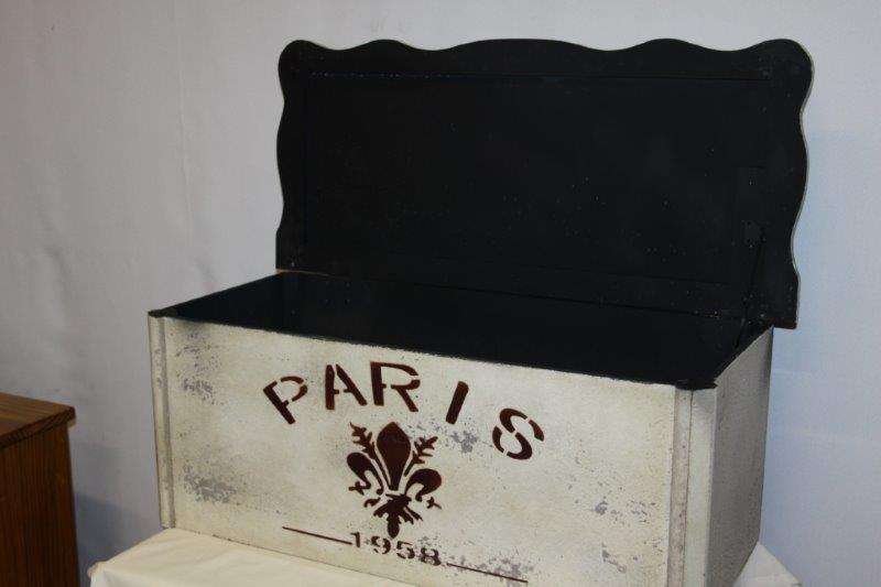 A STUNNING UNIQUE "PARIS" STORAGE BOX IN GREAT CONDITION WITH A BEAUTIFUL VINTAGE FEEL!!!
