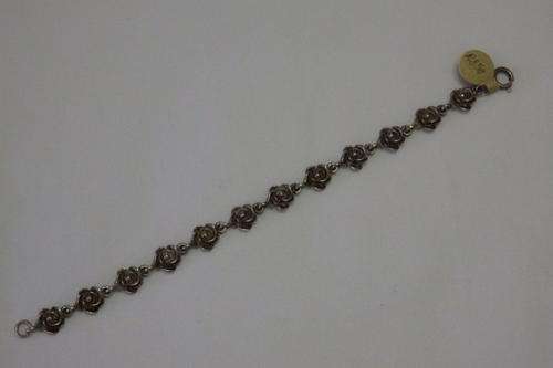 AN EXQUISITELY MADE VINTAGE STERLING SILVER "ROSES" LADIES BRACELET IN A GIFT BOX