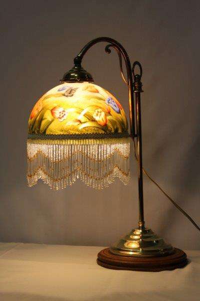 EXQUISITE, RARE VINTAGE SOLID BRASS TABLE LAMP c/w STUNNING ART NOUVEAU HAND PAINTED BEADED SHADE