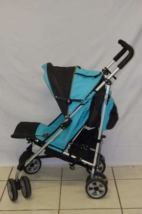Strollers AN AWESOME TURQUOISE BLUE AND BLACK BAMBINO URBANLITE PRAM WITH A HOOD AND LOADS OF STORAGE SPACE was sold for 350.00 on 18 Dec at 15 16 by Lifespace in Johannesburg ID 168845507