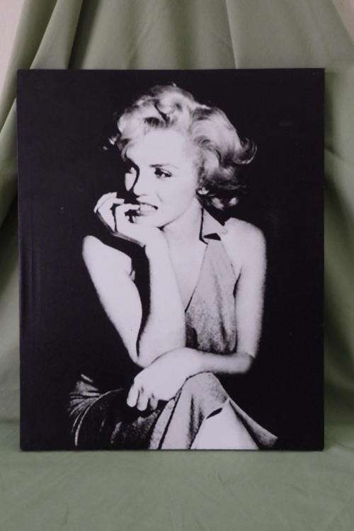 A STUNNING BLACK AND WHITE "MARILYN MONROE" BOXED SILK SCREEN STYLE PICTURE