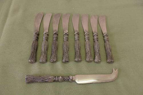 A FANTASTIC SET OF 8 VINTAGE SILEA OF FRANCE SILVER PLATED BUTTER KNIVES & A CHEESE KNIFE