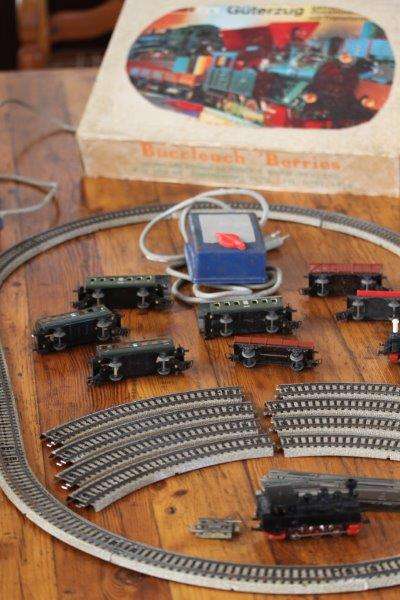 AN AWESOME VINTAGE MARKLIN TRAIN SET c/w 2 LOCO'S, COACHES, TENDERS, TRACKS, CONTROLERS & WORKING!