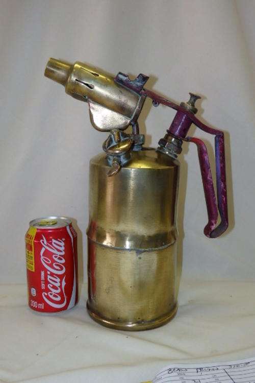 AN AWESOME LARGE VINTAGE AB OPTIMUS OF SWEDEN No. 431 & SH &S OF ENGLAND BRASS PARAFFIN BLOW LAMP