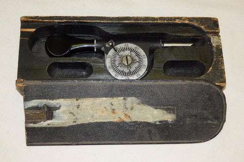 A FANTASTIC VINTAGE (c1965) ENGLISH MADE MOORE & WRIGHT SPEED REVOLUTION INDICATOR No. 360