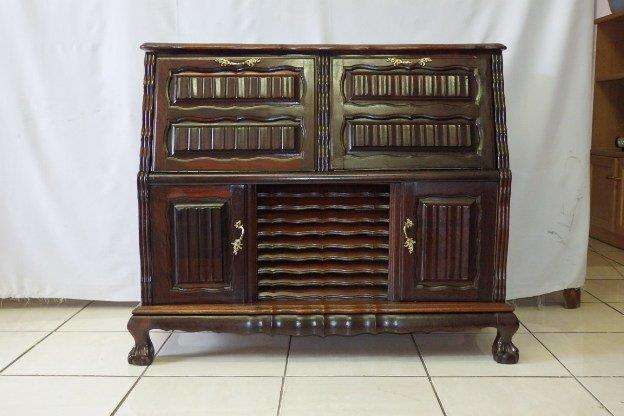 AN EXQUISITE SOLID IMBUIA BALL & CLAW DRINKS CABINET IN EXCELLENT CONDITION!!! AWESOME!!!