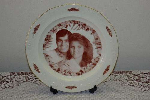 AN AWESOME LIMITED EDITION ROYAL WEDDING (PRINCE ANDREW & FERGIE) PORCELAIN COLLECTABLE PLATE