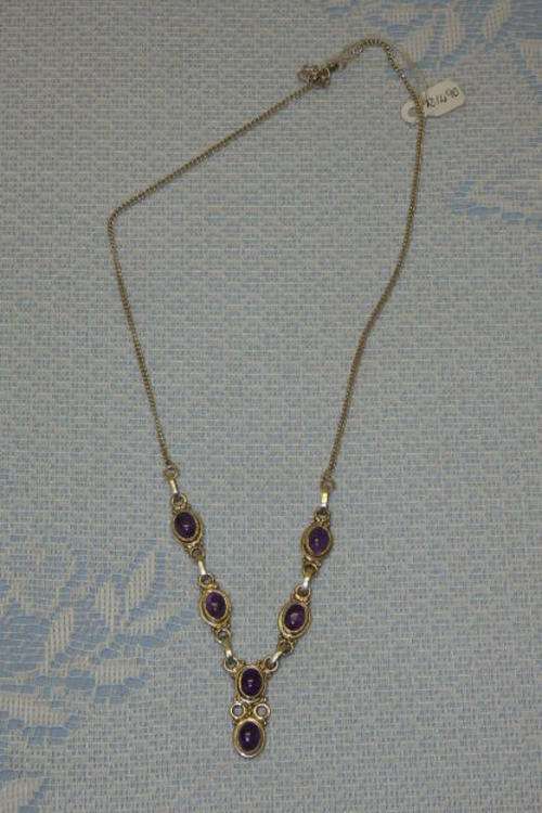 A STUNNING STERLING SILVER LADIES NECKLACE WITH A SERIES OF SIX GORGEOUS OVAL AMETHYST STONES