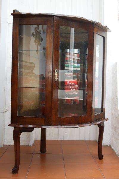 AN EXQUISITE VINTAGE QUEEN ANNE STYLE CORNER SHOWCASE WITH STUNNING & BEAUTIFUL DETAIL!!! AWESOME!!!