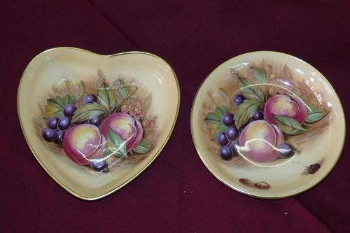 TWO BEAUTIFUL AYNSLEY OF ENGLAND BONE CHINA PIN PLATES IN THE "ORCHID GOLD" PATTERN bid/plate