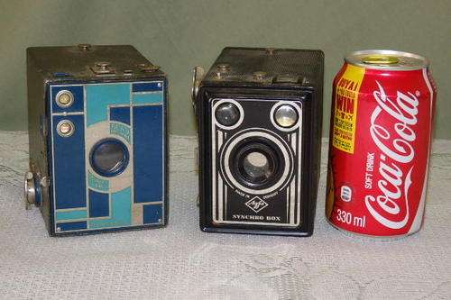 TWO RARE VINTAGE BOX CAMERAS INCLUDING AN AGFA AND A KODAK BEAU BROWNIE CAMERA bid/camera