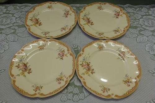 A BEAUTIFUL ANTIQUE JOHNSON BROS "VICTORIAN" SERIES, BOSCOMBE PATTERN SET OF 4 DINNER PLATES