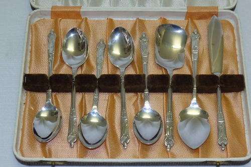 A GORGEOUS VINTAGE EPNS SILVER PLATED (BOXED) APOSTLE TEASPOON SET INCLUDING A SUGAR AND JAM SPOON